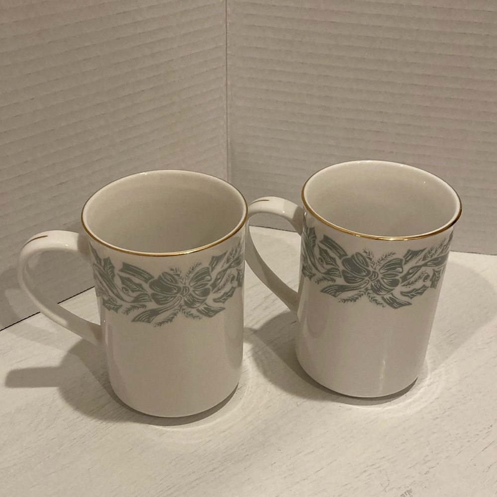 Libbey Tableware 2 Mugs Cups White Grey Silver Bow Pattern Gold Trim Rim Handle